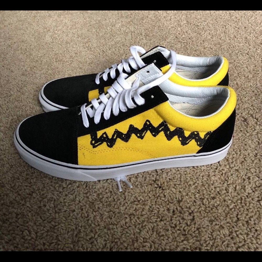 🖤Charlie Brown Vans💛